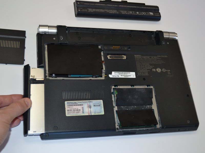 cac-buoc-thay-o-djia-cddvd-laptop-sony-vaio-vgn-sr140e-h7