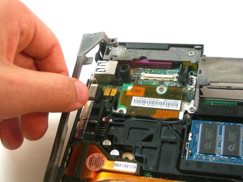 cac-buoc-thay-the-ram-cho-ibm-thinkpad-t42-h11