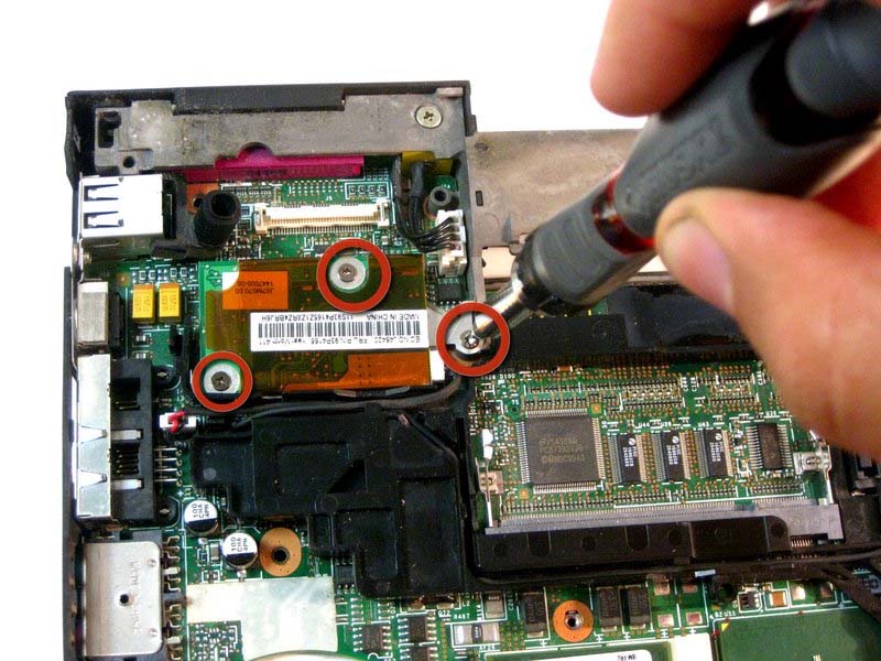 cac-buoc-thay-the-ram-cho-ibm-thinkpad-t42-h15