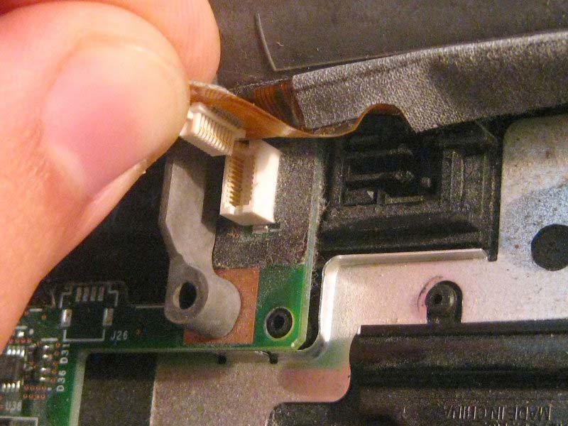 cac-buoc-thay-the-ram-cho-ibm-thinkpad-t42-h18