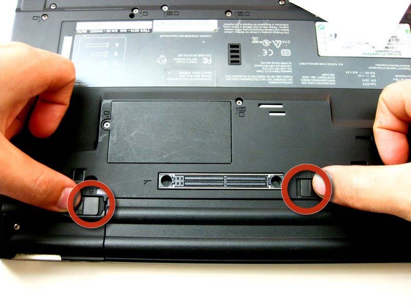 cac-buoc-thay-the-ram-cho-ibm-thinkpad-t42-h20