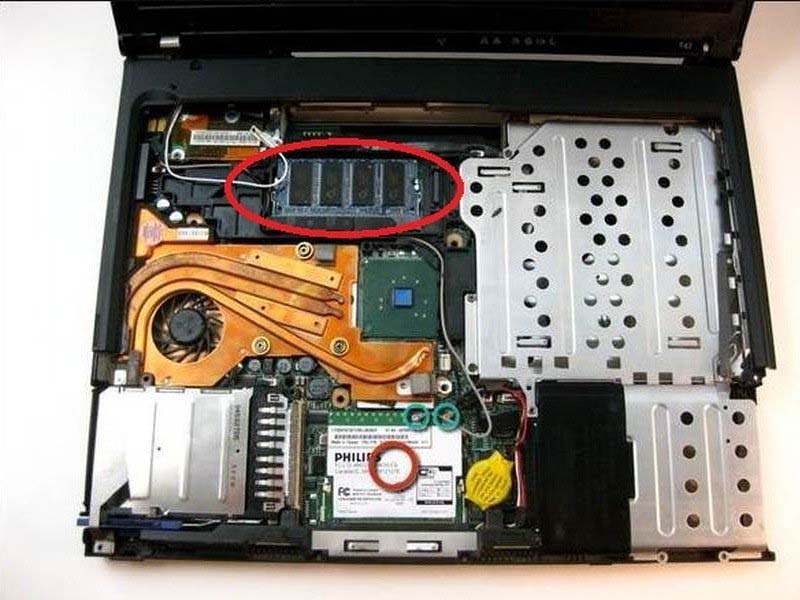 cac-buoc-thay-the-ram-cho-ibm-thinkpad-t42-h24