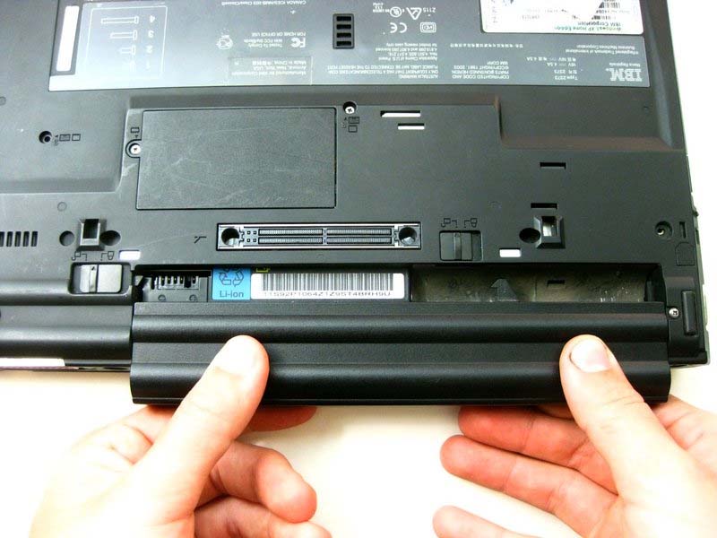 cac-buoc-thay-the-ram-cho-ibm-thinkpad-t42