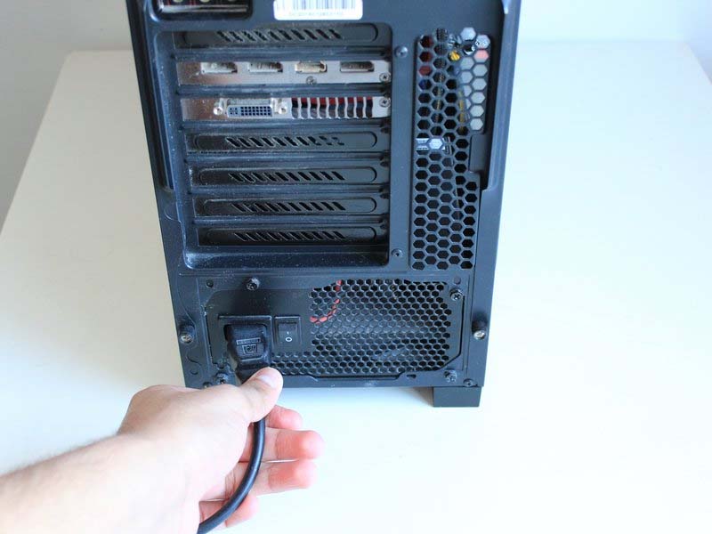 cach-thay-card-djo-hoa-gpu-deepcool-kendomen-va-bo-mach-chu-msi-z97-gaming-5-h2