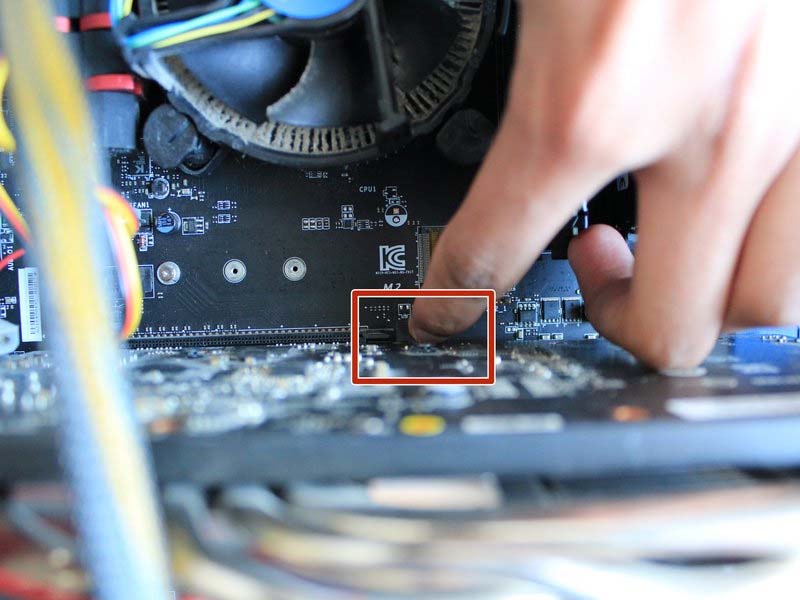 cach-thay-card-djo-hoa-gpu-deepcool-kendomen-va-bo-mach-chu-msi-z97-gaming-5-h8