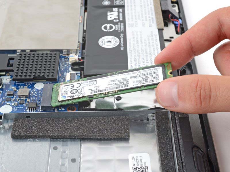 cach-thay-hoac-nang-cap-o-ssd-m2-2280-cho-laptop-lenovo-legion-y7000p-h13