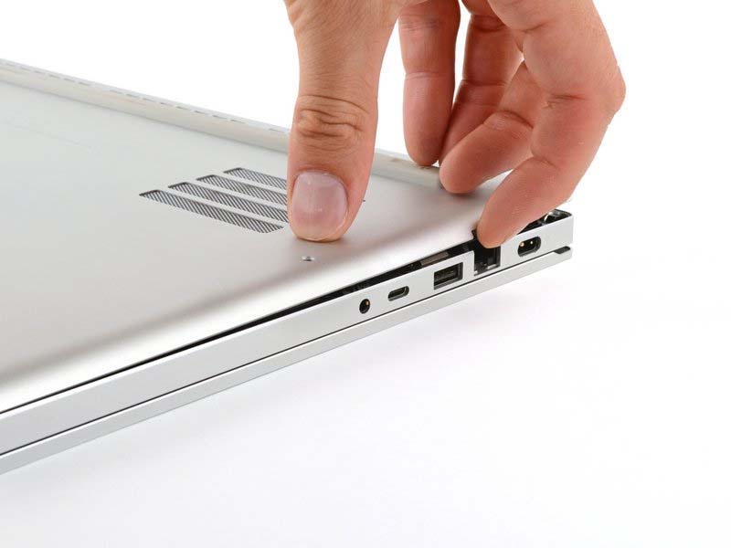 cach-thay-o-cung-ssd-cho-laptop-razer-blade-15-h3