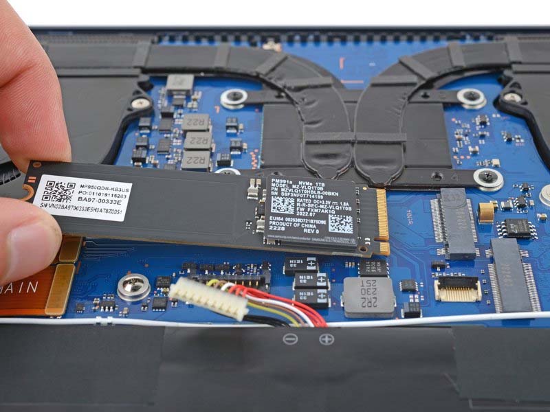 cach-thay-o-ssd-cho-laptop-samsung-galaxy-book-pro-360-15-h10