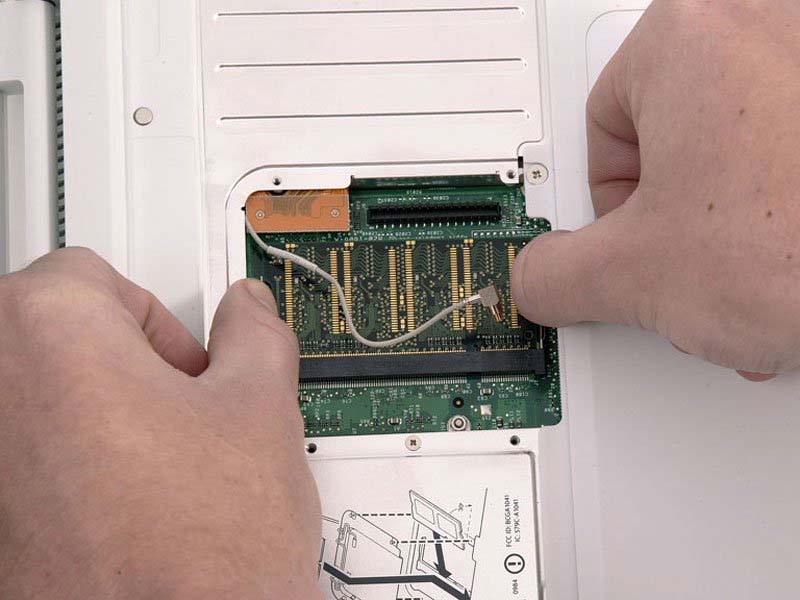 cach-thay-ram-cho-may-tinh-ibook-g4-12-800-mhz–12-ghz-h10