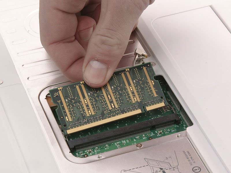 cach-thay-ram-cho-may-tinh-ibook-g4-12-800-mhz–12-ghz-h11