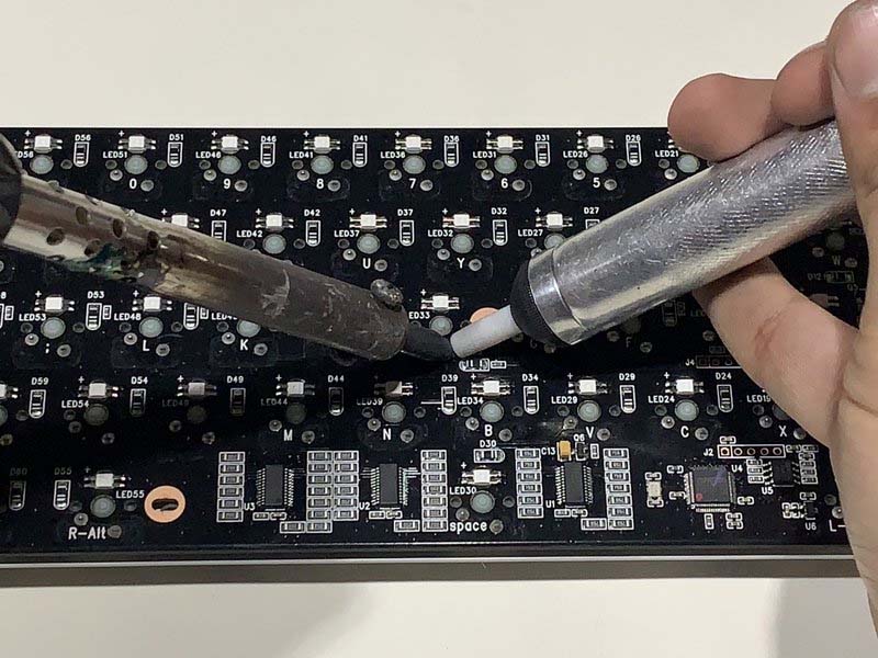 cach-thay-switch-cherry-mx-cho-ban-phim-ducky-one-2-mini-h6