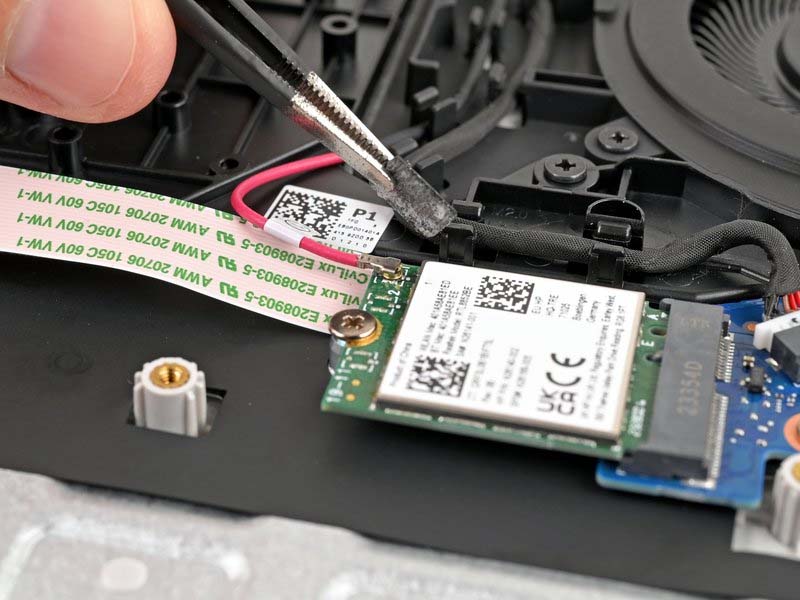 huong-dan-cac-buoc-thay-ban-le-laptop-hp-15-fc0000-series-h19