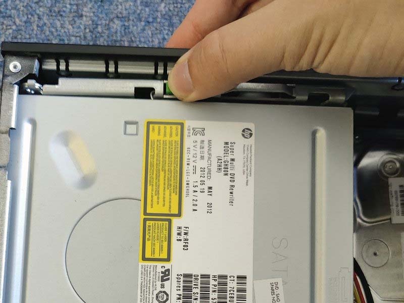huong-dan-cach-thao-roi-may-tinh-dje-ban-hp-compaq-8200-elite-h3