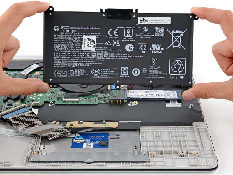 huong-dan-cach-thay-hoac-nang-cap-ram-tren-laptop-hp-15-ef-h15