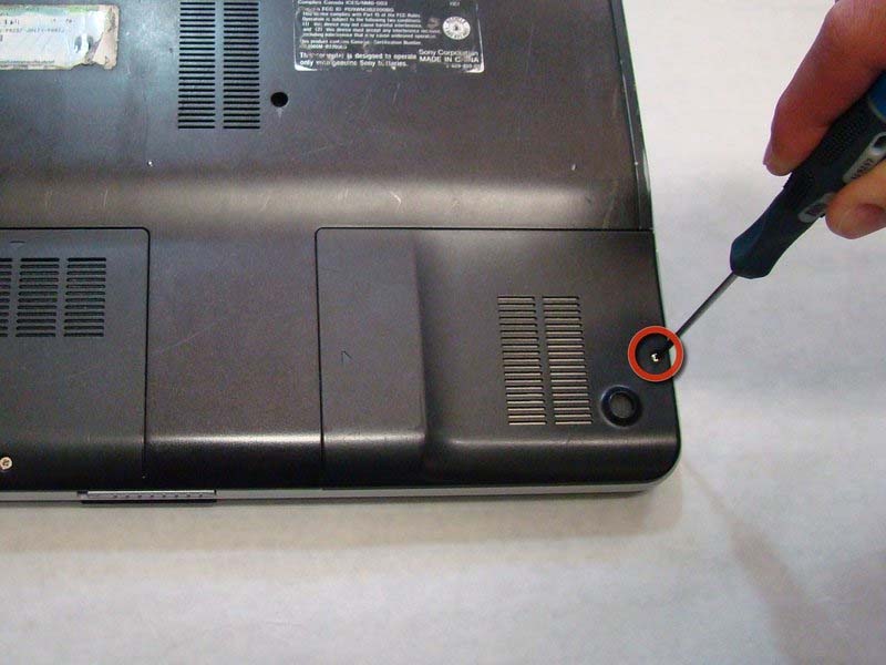 huong-dan-cach-thay-o-cung-laptop-sony-vaio-vgn-fs640-h4