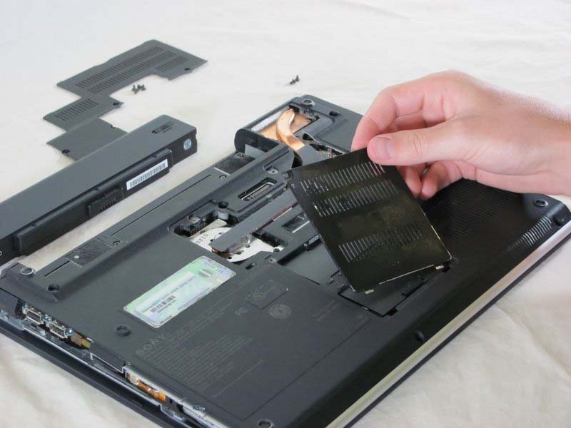 huong-dan-cach-thay-ram-cho-laptop-sony-vaio-vgn-sz120p