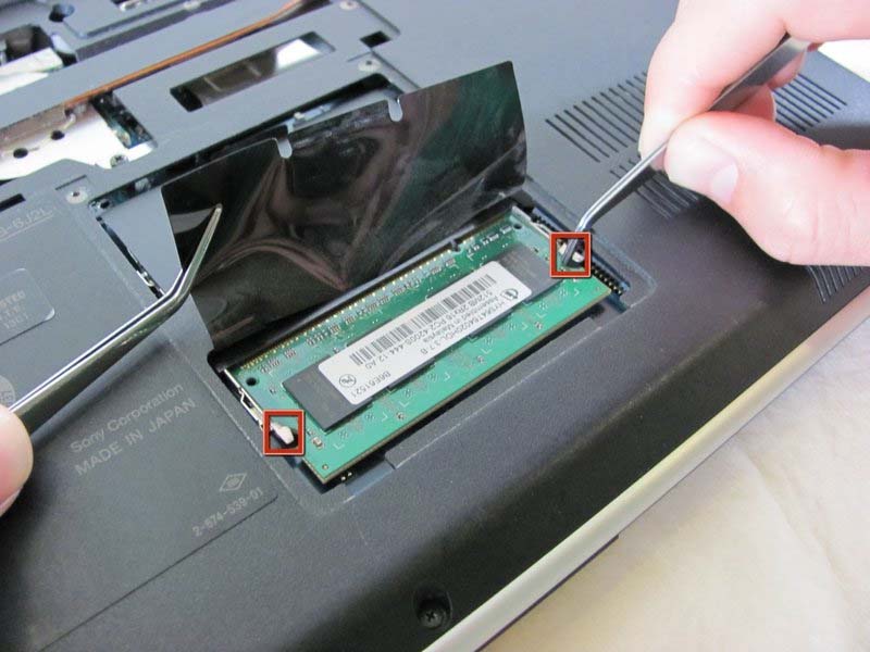 huong-dan-cach-thay-ram-cho-laptop-sony-vaio-vgn-sz120p