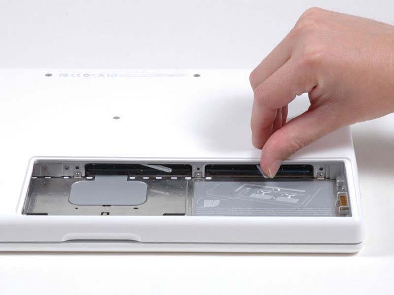 huong-dan-cach-thay-ram-cho-macbook-core-2-duo-h5