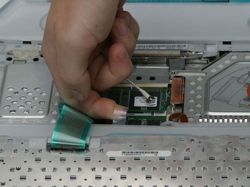 huong-dan-cach-thay-ram-laptop-ibook-g3-clamshell-h7