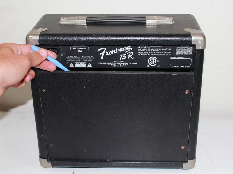 huong-dan-sua-jack-cam-djau-vao-tren-ampli-fender-frontman-15r-h2