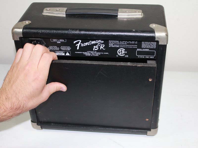huong-dan-sua-jack-cam-djau-vao-tren-ampli-fender-frontman-15r-h3