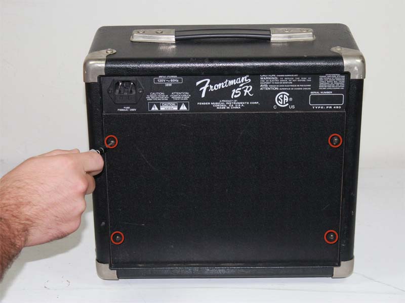 huong-dan-sua-jack-cam-djau-vao-tren-ampli-fender-frontman-15r