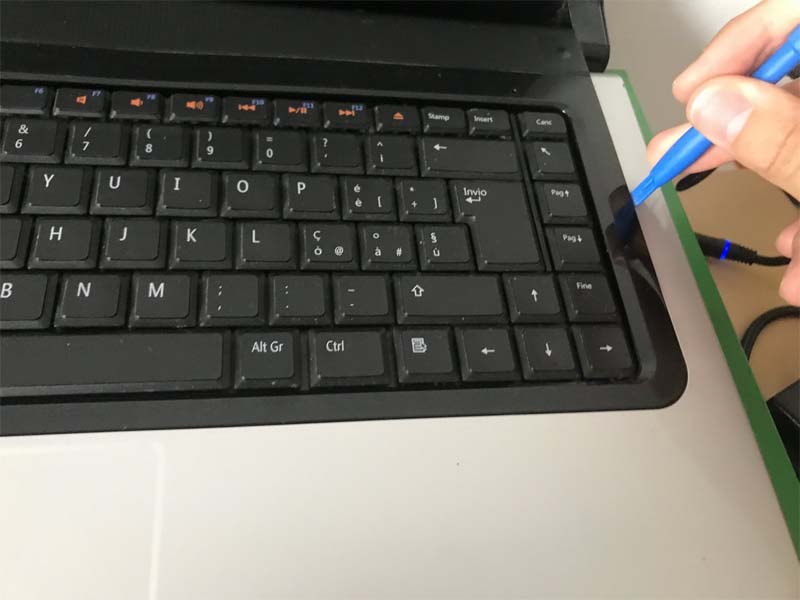 huong-dan-sua-nut-nguon-laptop-dell-studio-1555-h2
