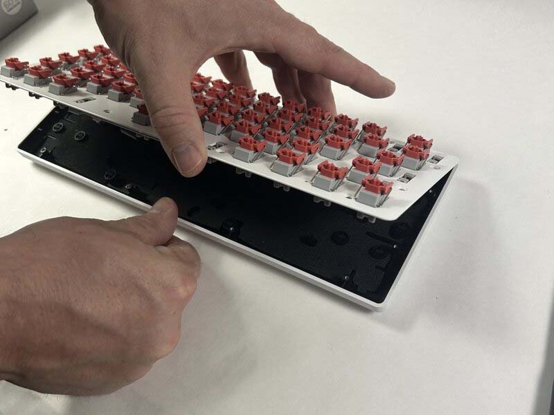 huong-dan-thay-bo-mach-io-razer-huntsman-mini-h3
