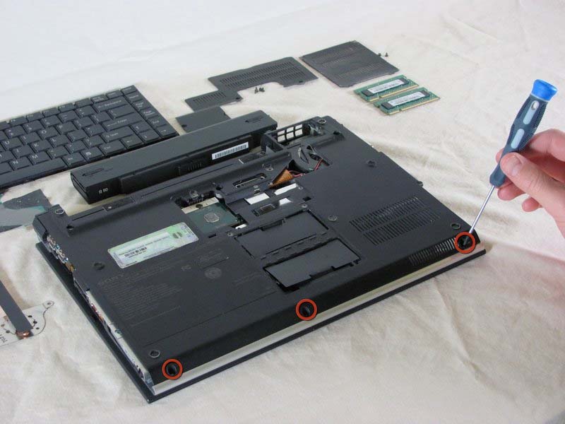 huong-dan-thay-o-djia-quang-cho-laptop-sony-vaio-vgn-sz120p-h6