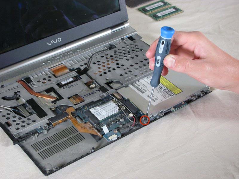 huong-dan-thay-o-djia-quang-cho-laptop-sony-vaio-vgn-sz120p-h9
