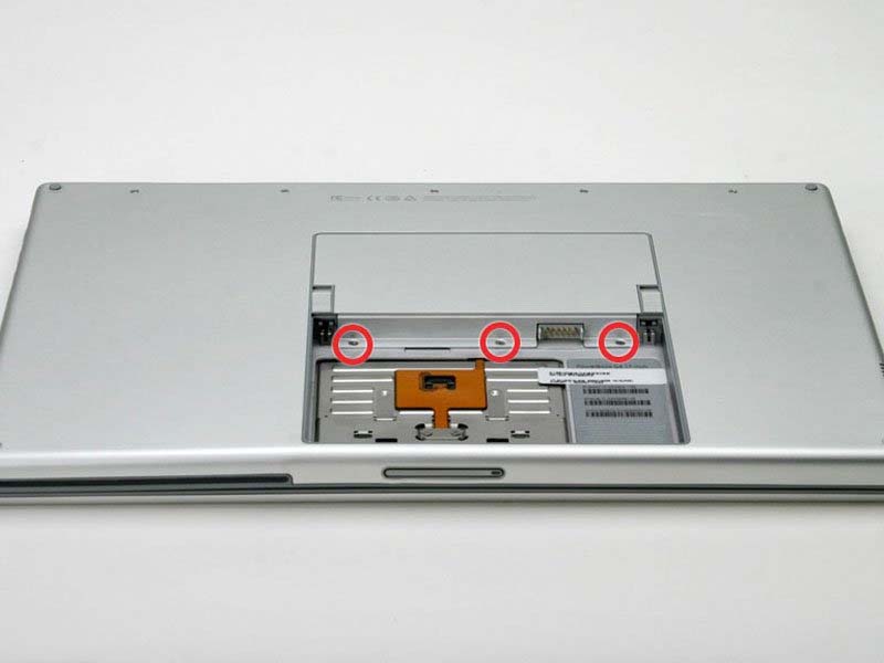 huong-dan-thay-ram-cho-powerbook-g4-aluminum-17-1–167-ghz-h2