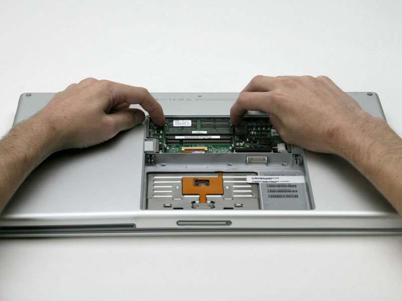 huong-dan-thay-ram-cho-powerbook-g4-aluminum-17-1–167-ghz-h4