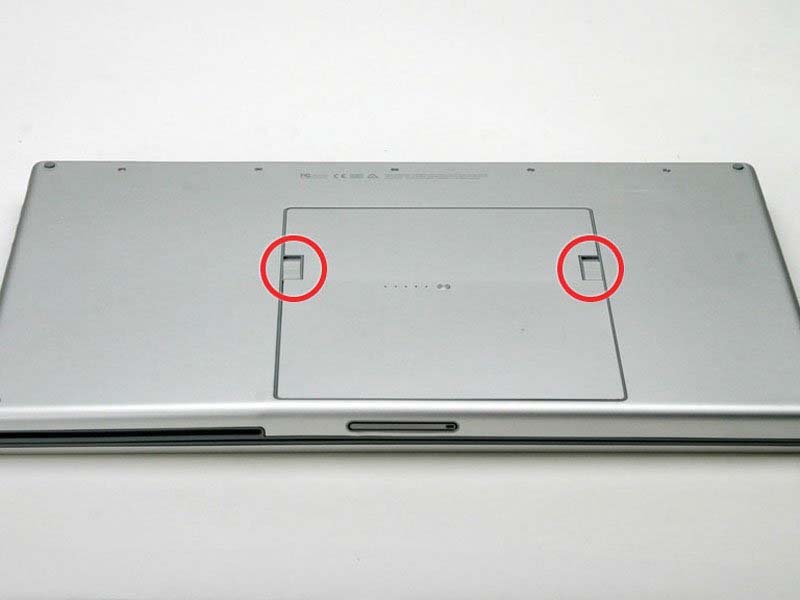huong-dan-thay-ram-cho-powerbook-g4-aluminum-17-1–167-ghz