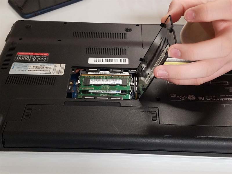 huong-dan-thay-thanh-ram-cho-laptop-sony-vaio-vpcel17fx-h2