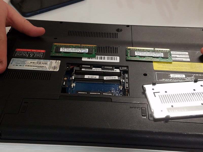 huong-dan-thay-thanh-ram-cho-laptop-sony-vaio-vpcel17fx-h4