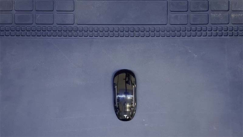 thao-roi-thiet-bi-djieu-khien-tesla-model-3-key-fob