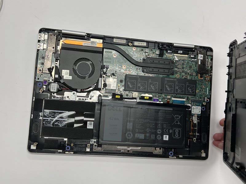 thay-hoac-nang-cap-o-ssd-nvme-trong-laptop-dell-inspiron-7586-2-in-1-h2