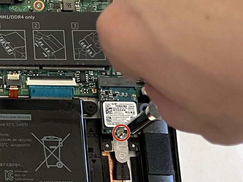 thay-hoac-nang-cap-o-ssd-nvme-trong-laptop-dell-inspiron-7586-2-in-1-h6
