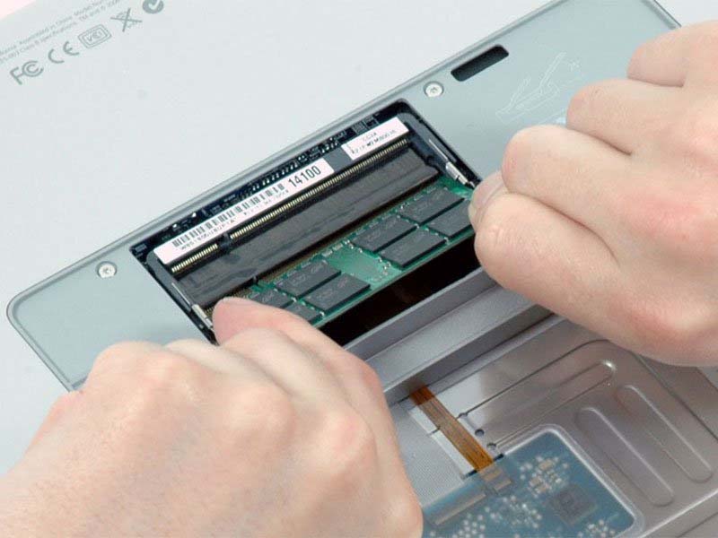 thay-the-ram-cho-macbook-pro-17-model-a1151-a1212-a1229-va-a1261-h5