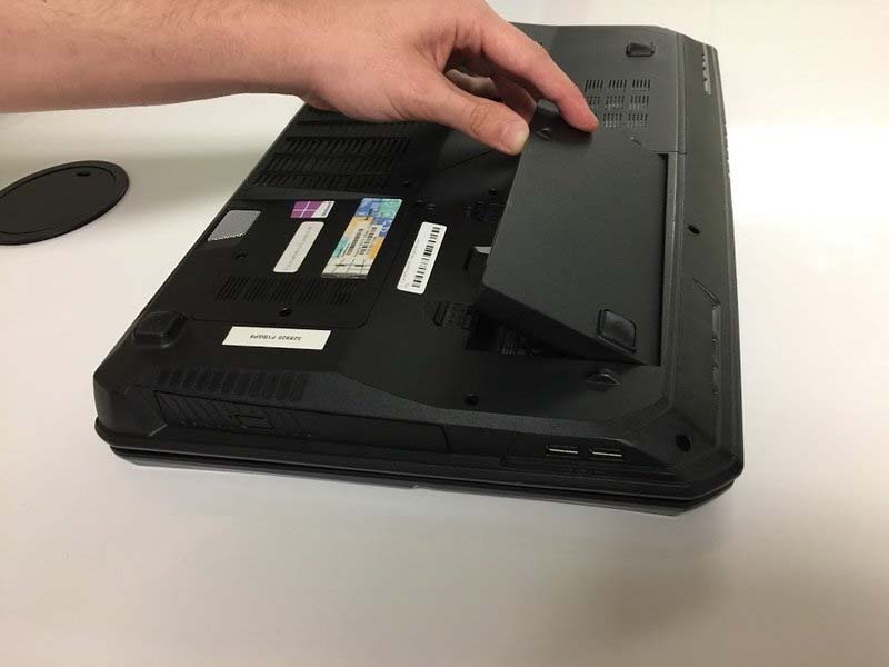 bo-tui-3-buoc-thay-pin-cyberpowerpc-fangbook-ms-1763-h3