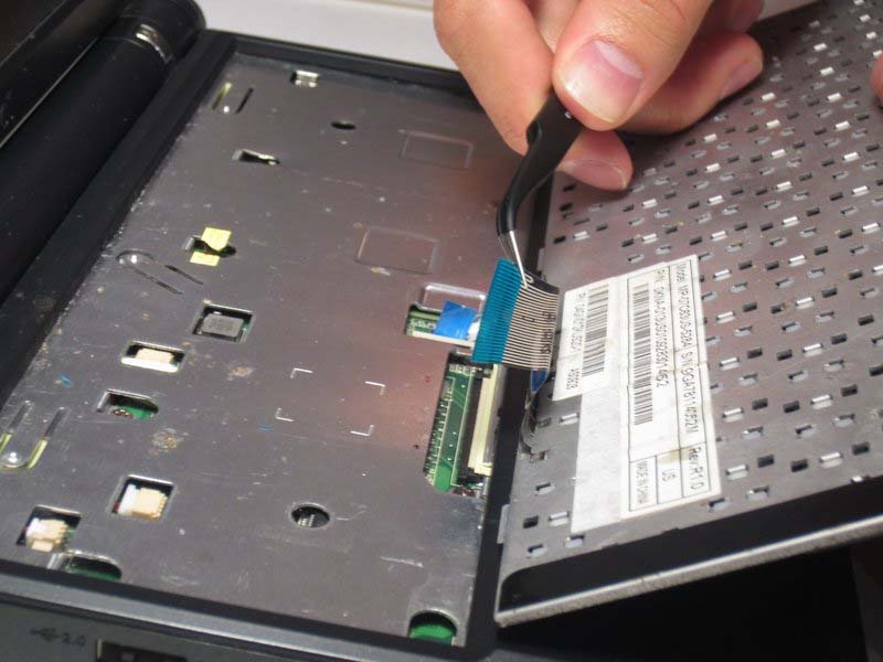 cac-buoc-thay-clicker-tren-asus-eee-pc-900hd-h8