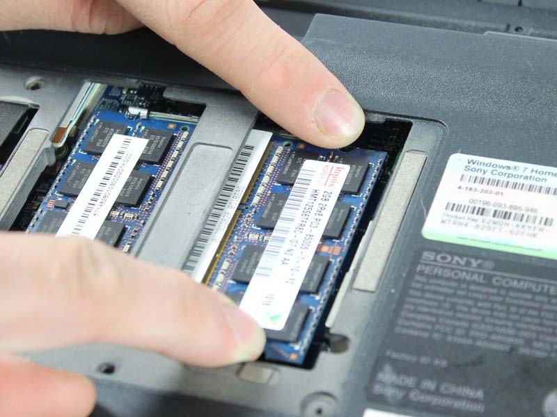 cac-buoc-thay-the-ram-cho-laptop-sony-vaio-vpc-y2190x-h5