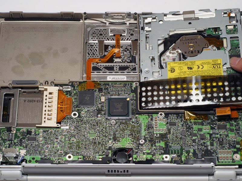 cach-thay-khay-giu-the-pcmcia-tren-powerbook-g4-titanium-onyx-h12