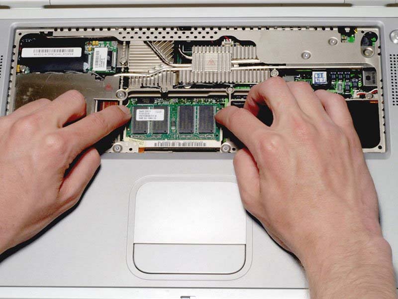 cach-thay-khay-giu-the-pcmcia-tren-powerbook-g4-titanium-onyx-h4