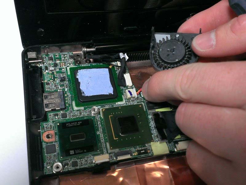 cach-thay-quat-tan-nhiet-tren-asus-eee-pc-1008ha-h6