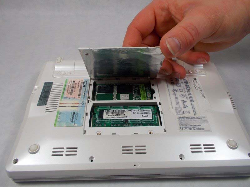 cach-thay-ram-tren-asus-eee-pc701sd-whi004x-h3
