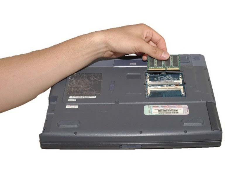 cach-thay-the-ram-tren-sony-vaio-pcg-933a-h5
