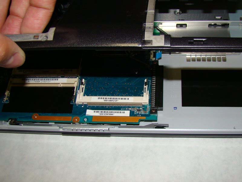 huong-dan-cac-buoc-thao-nap-lung-sony-vaio-vgn-fs640-h10