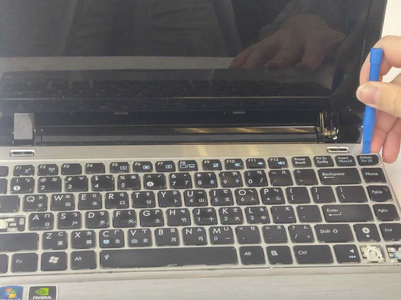 huong-dan-cac-buoc-thay-ban-phim-asus-eee-pc-1201n-h4