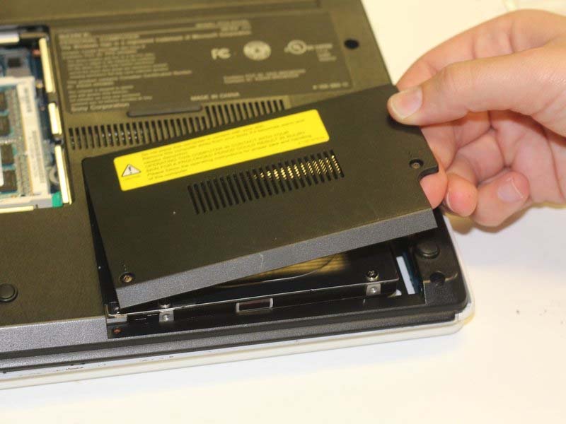 huong-dan-cach-thao-vo-sau-laptop-sony-vaio-vpccw17fx-h4